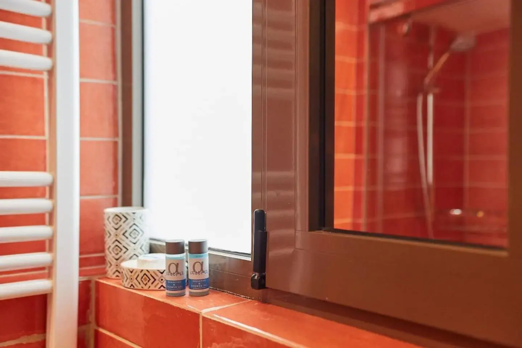 Mind-blowing petite studio in the heart of Athens!