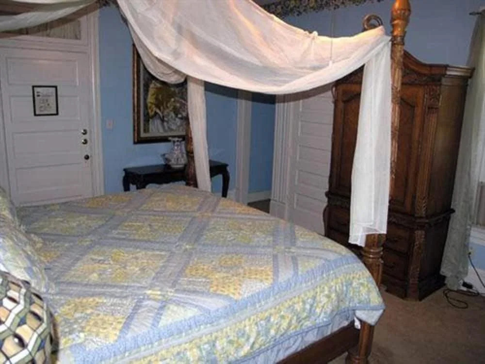 Lennox House Bed & Breakfast