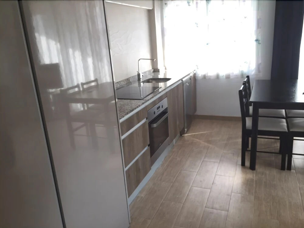 Recently Refurbished Center Apartment