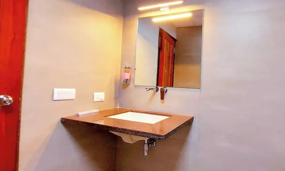 Hotel Ananda Kashi
