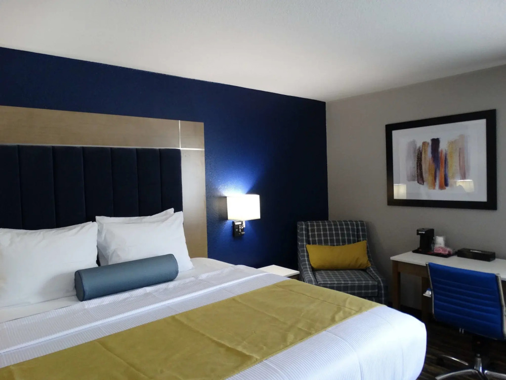 Magnuson Hotel and Suites Lansing