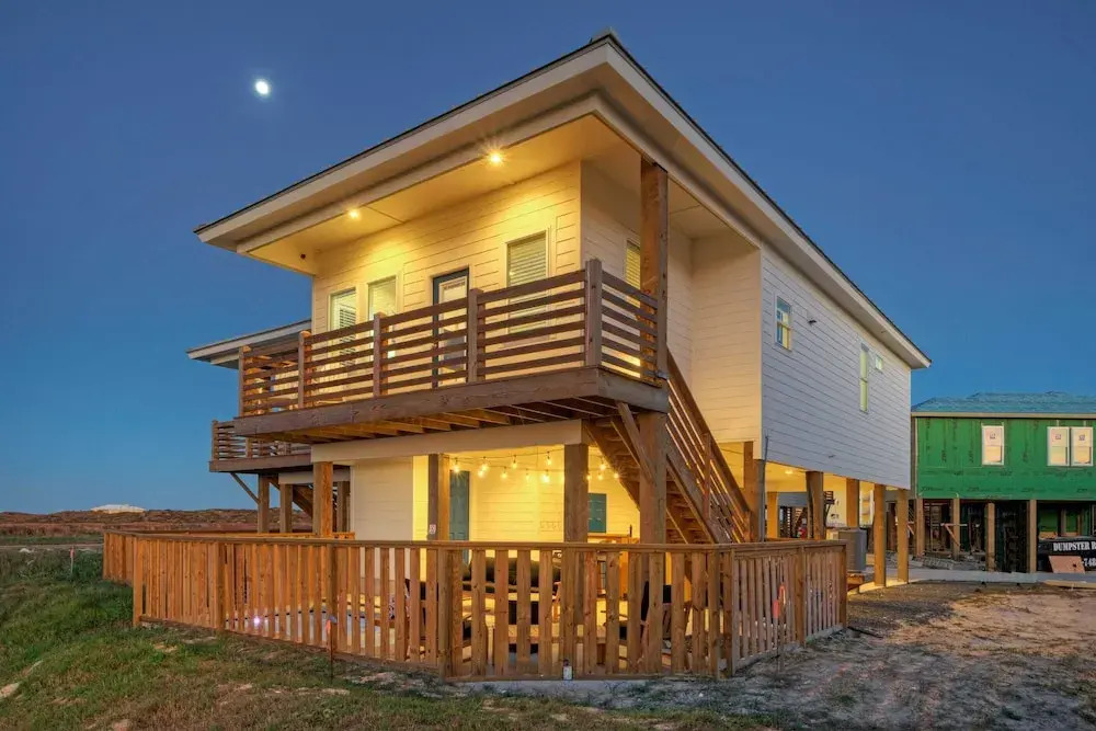361 Bayview by Avantstay Pool, Firepit + Pond View Golf Cart-friendly Boardwalk to Beach