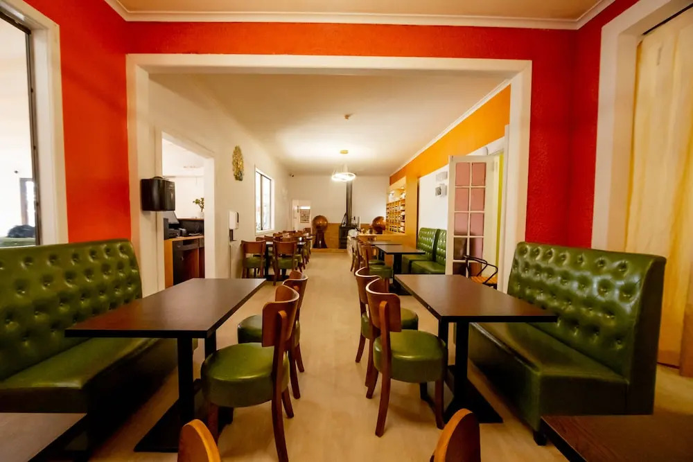Hearty Center Motel