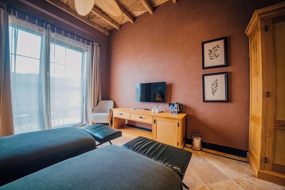 The Remote Hotel
