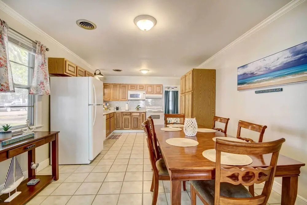 Coastal Long Beach Rental with Patio, Walk to Beach