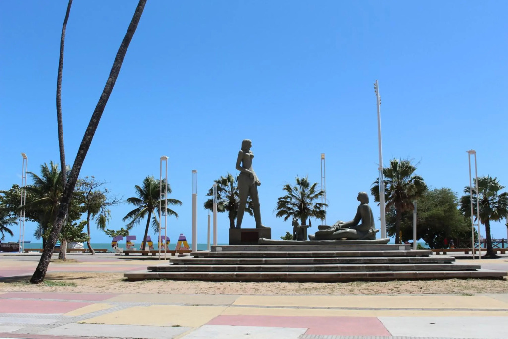 13 FLAT BEIRA MAR Com ENERGIA, VAGA, 3 CAMAS, WI-FI e AR
