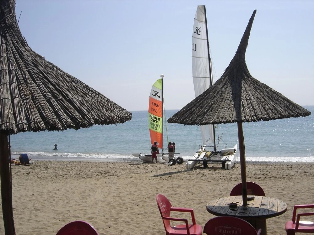 Beautiful Chalet With AC and Covered Terrace, Near the Beach