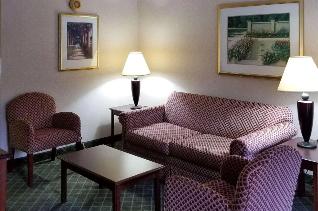 Clarion Inn & Suites Florence - Darlington