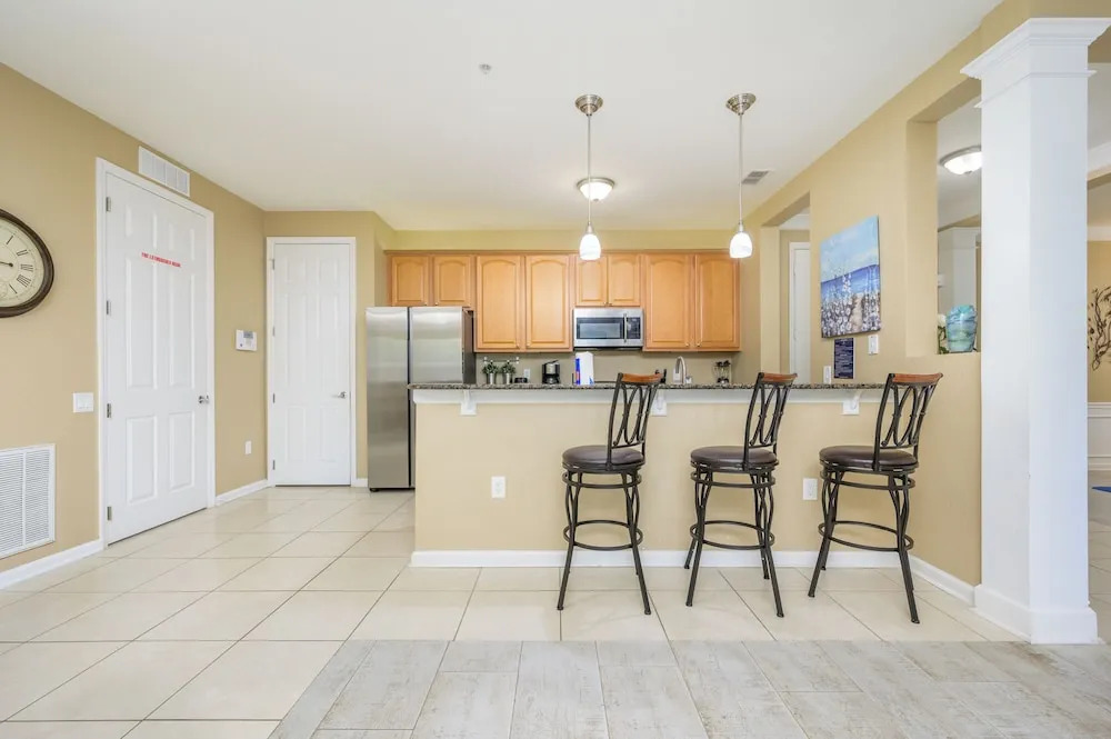 Epic Universe Premium Lake View Condo, Vista Cay - 1007