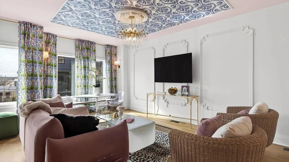Girls Night Out by Avantstay Private Karaoke Lounge + Hot Tub + Rooftop + Downtown Views