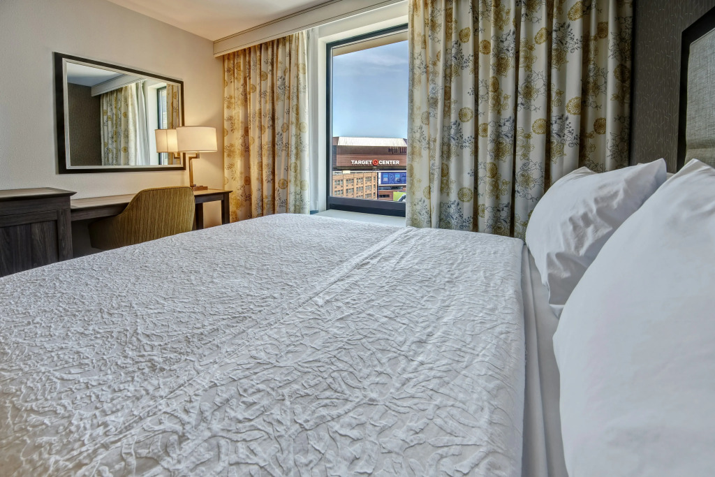 Hampton Inn & Suites - Minneapolis/Downtown