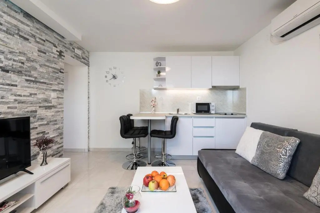 S & V Deluxe Apartments