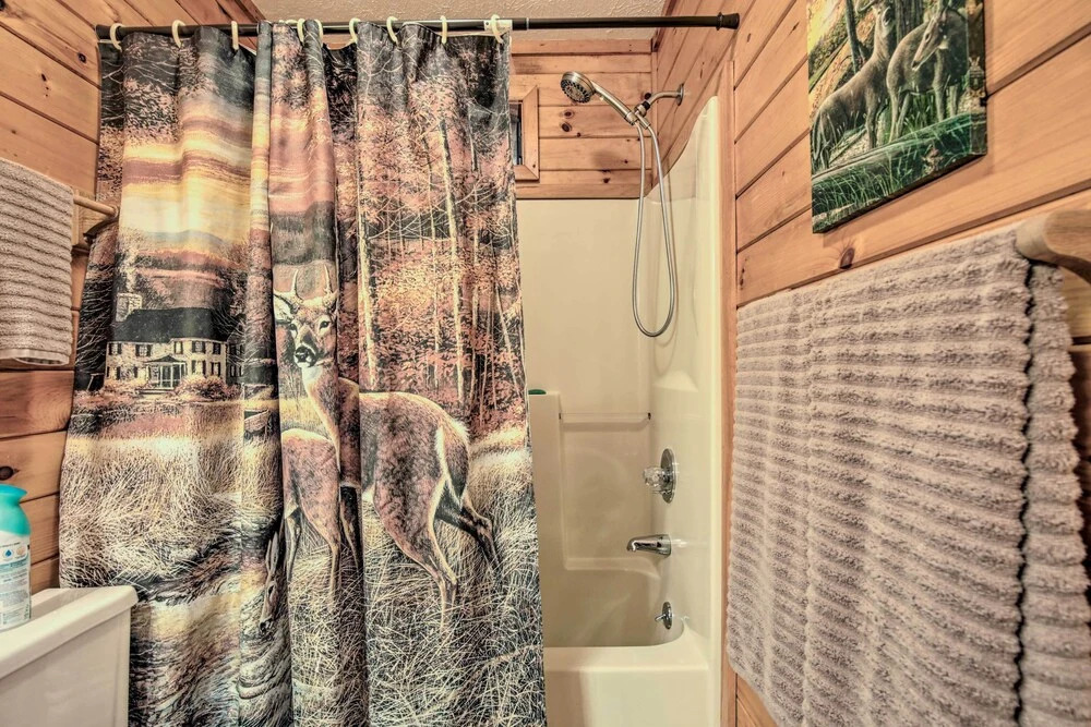 Blairsville Cabin w/ Private Hot Tub!