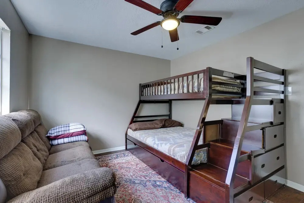 Near Airport & Interstate: Houston Area Townhome