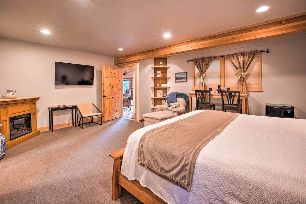 Brookings Vacation Rental Lodge on 88 Acres