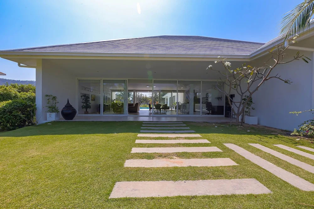 Luxury Modern 4 BR Pool Villa - PH111