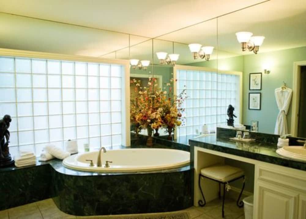 The Sanford House Inn & Spa