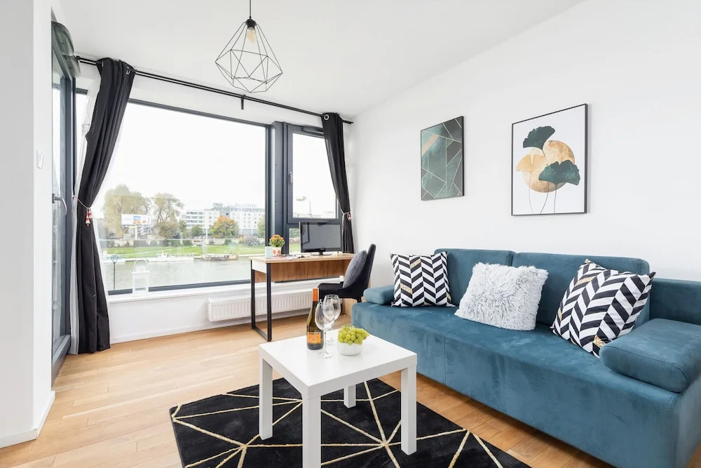 Riva Verona Apartment by Renters Prestige