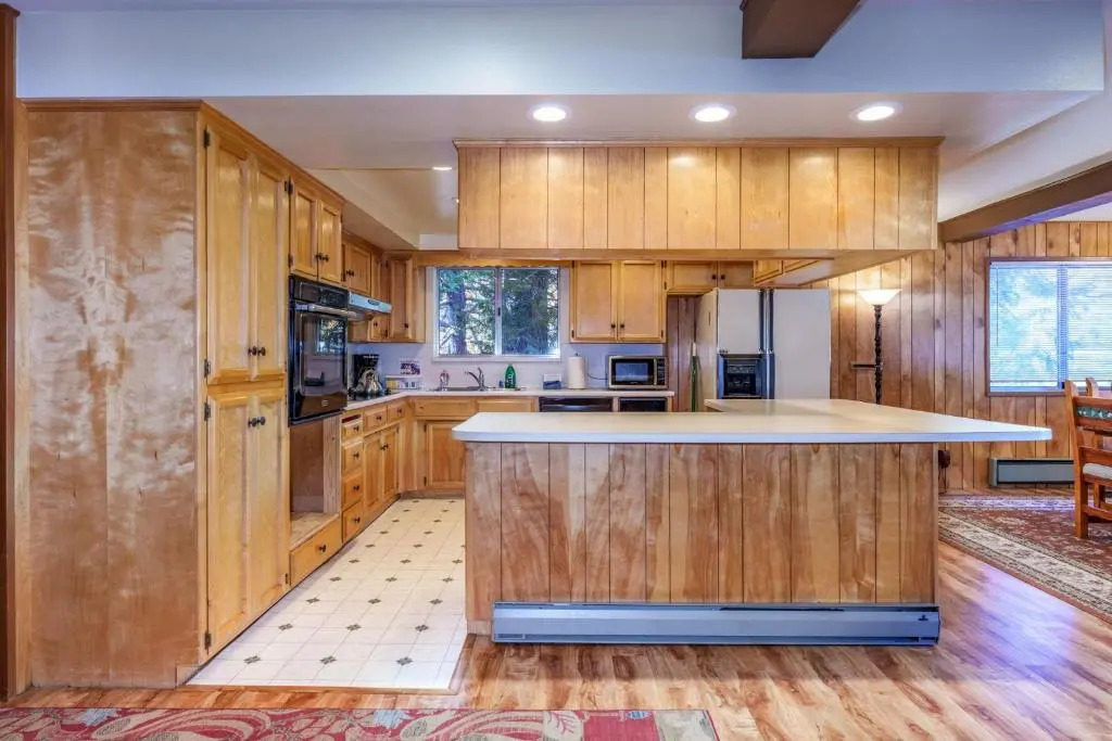Hutchings Cabin & Apt