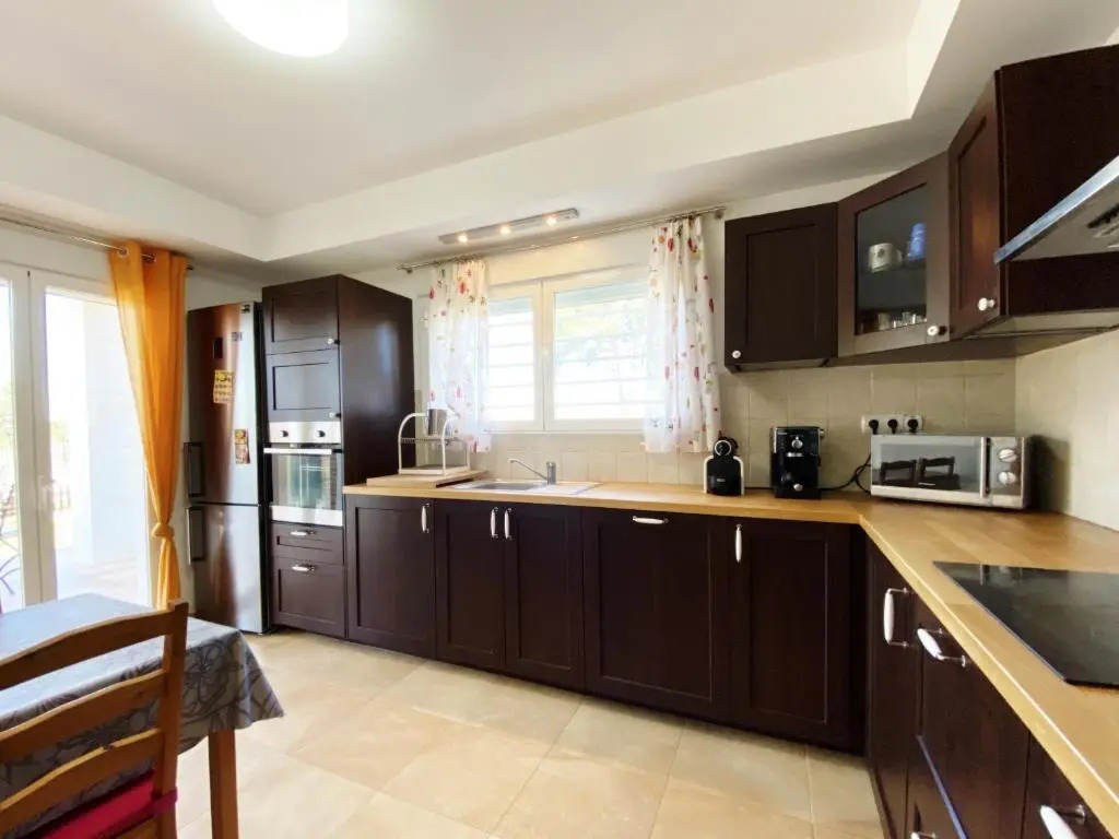 Villa Buena Vista - 5 bedroom fully air-conditioned villa with private swimming pool