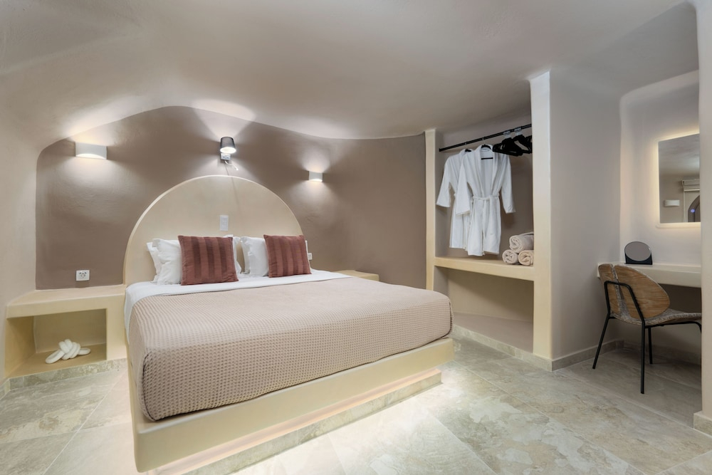 Litheos Santorini Luxury Cave Suites