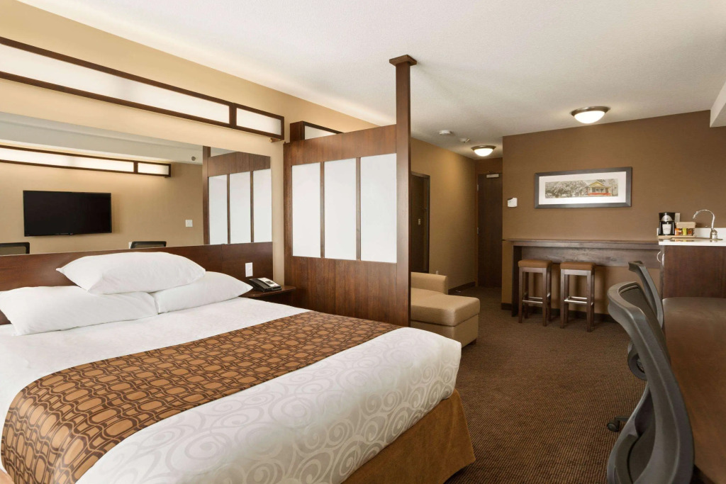 Microtel Inn & Suites by Wyndham Blackfalds Red Deer North