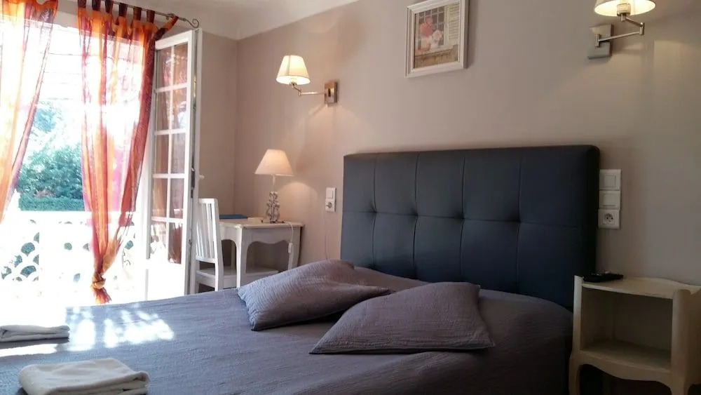 Logis Hotel Le Chêne Vert