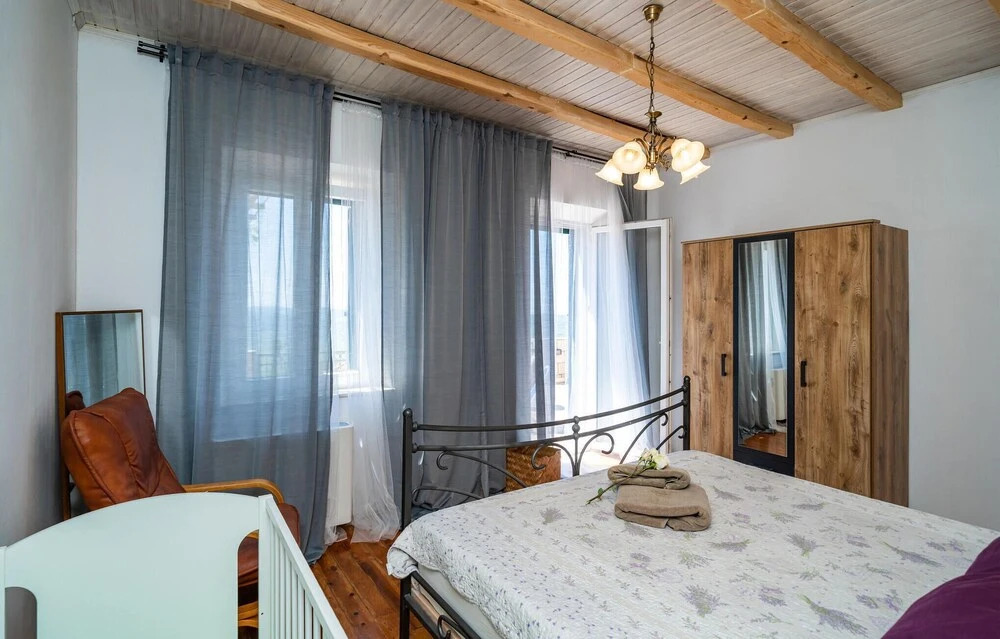 Awesome Home in Drvenik With Wifi and 5 Bedrooms