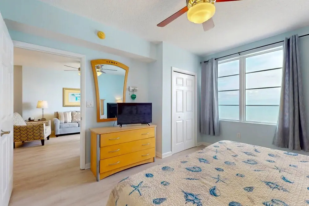Ocean Walk 2424a