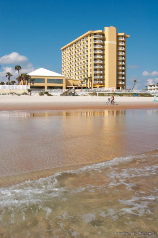 Отель Renaissance Daytona Beach Oceanfront