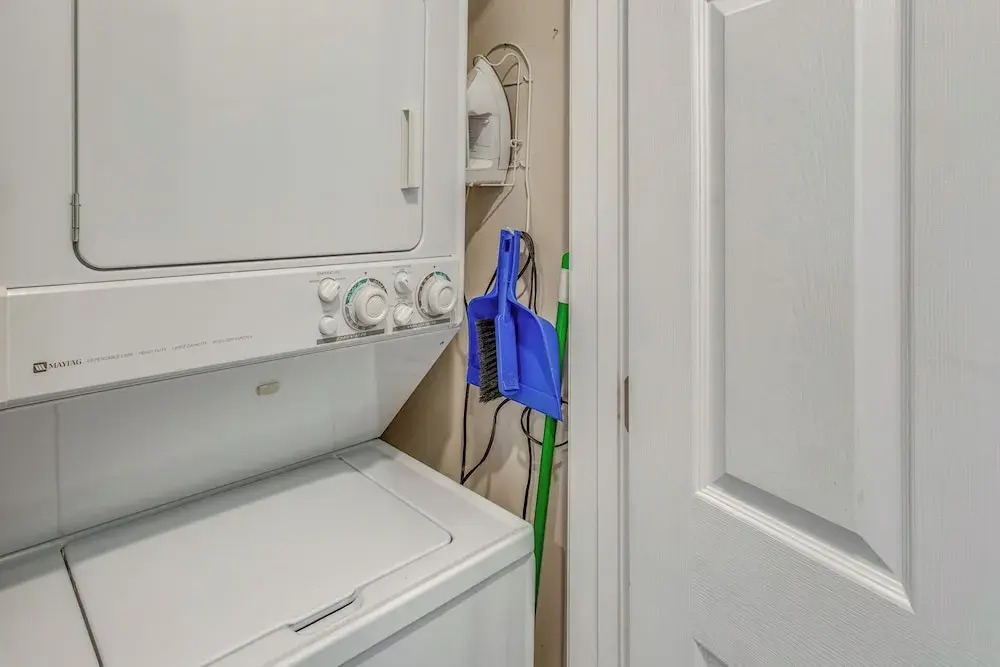 NMB Condo: Walk to the Beach or Use the Pool!