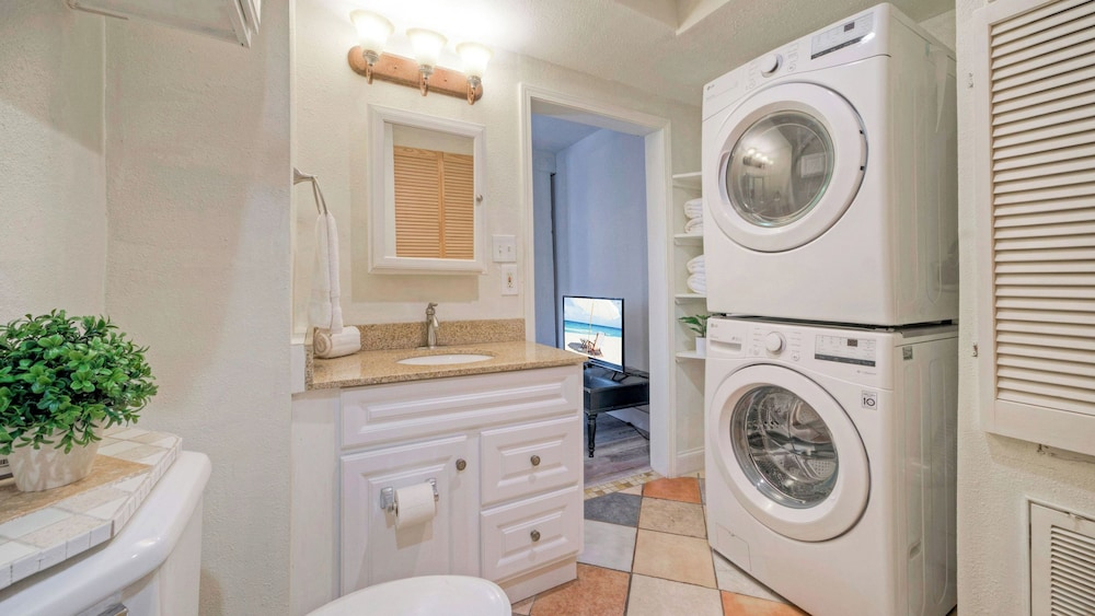 2-unit Home in Golf Cart Zone w/ Patio + Balcony Salty Sunshine: Multi-family Retreat