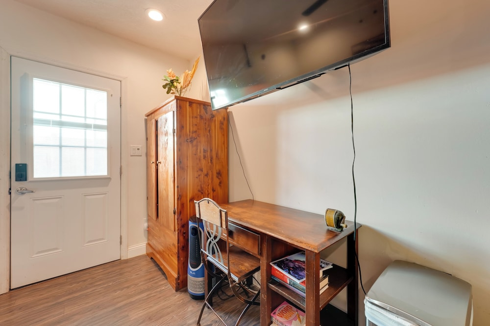 Fish & Kayak: Palm Harbor Studio w/ Pool Access!