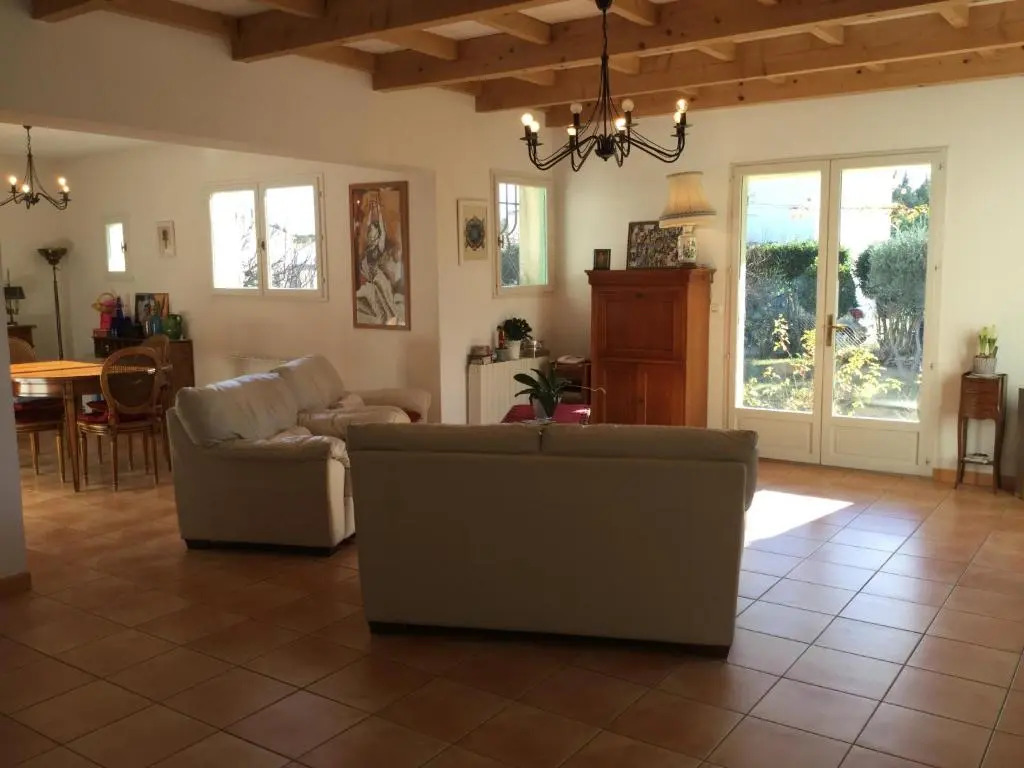 nice home rental in the hearth of the village mouriès, in the natural park of the alpilles