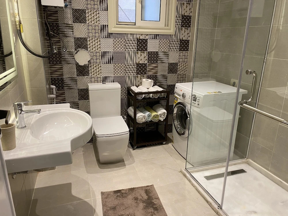 Nile View Apartment - Sleeps 4 & Balcony