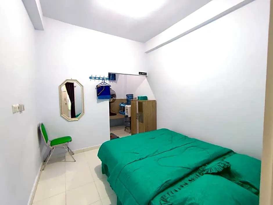 RedDoorz Syariah at Penginapan Queen Sungai Penuh