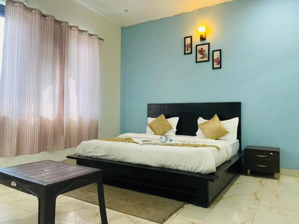 OYO Flagship 80585C Hotel Kings Stay