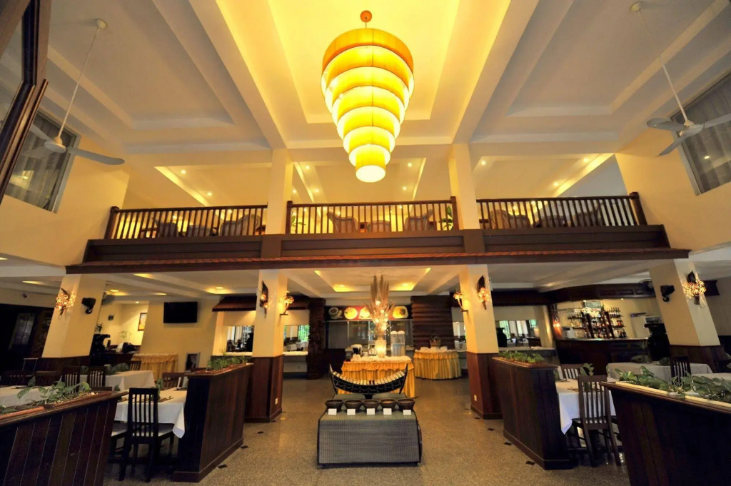 City River Hotel