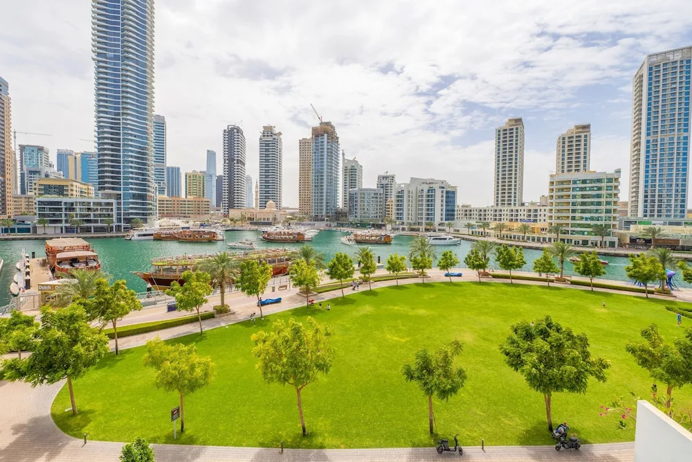 Luxe Dubai Marina 3Flr 4BR w Pool Sauna