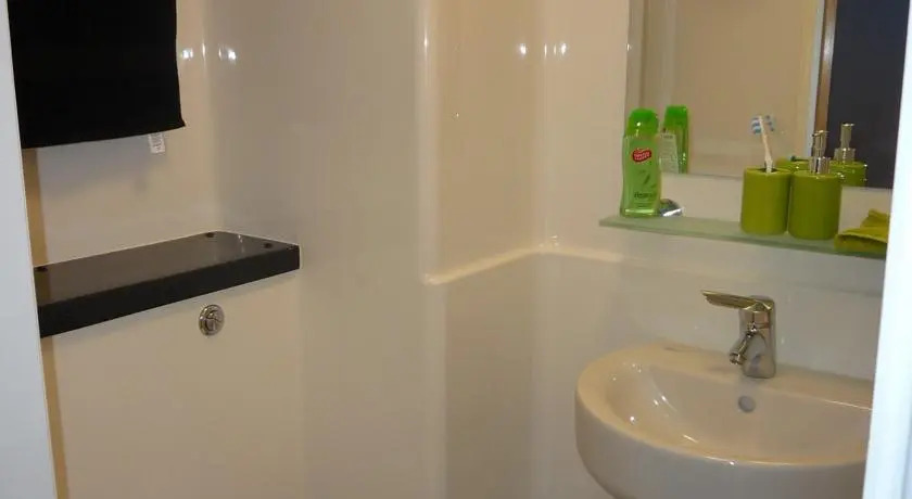 Summer Hostels - Beaverbank (Campus Accommodation)