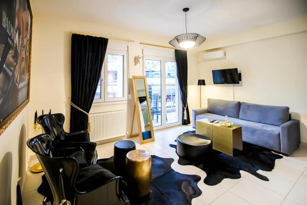 DELUXE APARTMENTS - parking , central suites