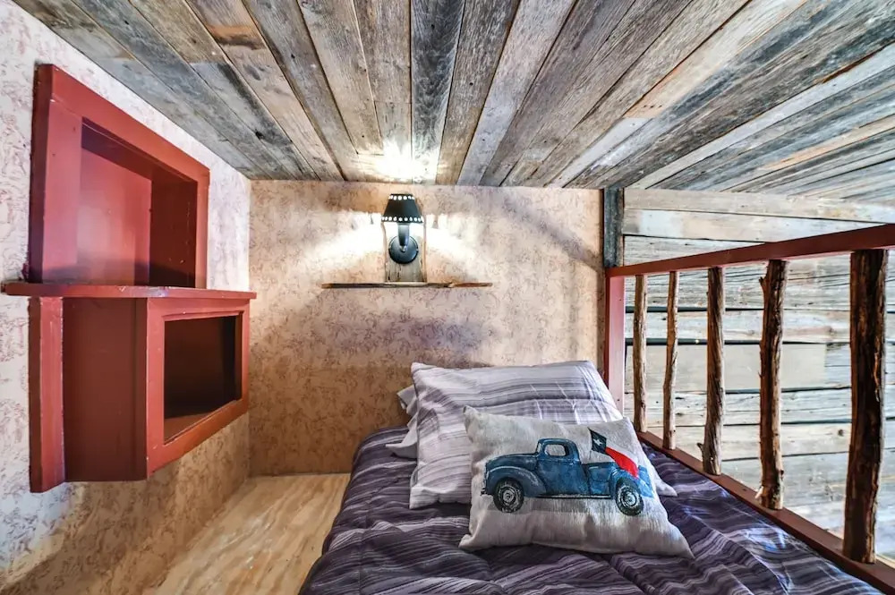Western-themed Decatur Studio on Main Street!