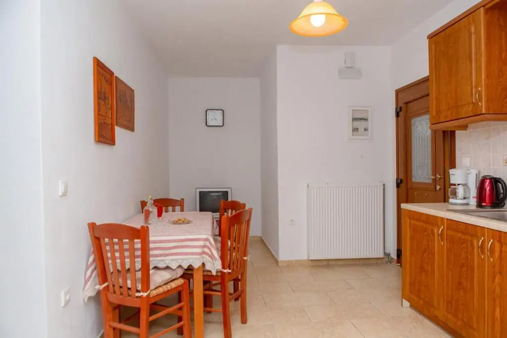 Apiranthian house II (3 BDRM)