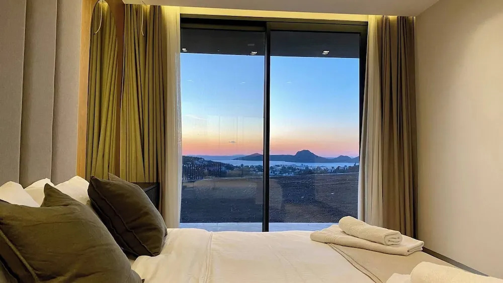Hills Deluxe - Relaxed Luxury in Style and Serenity