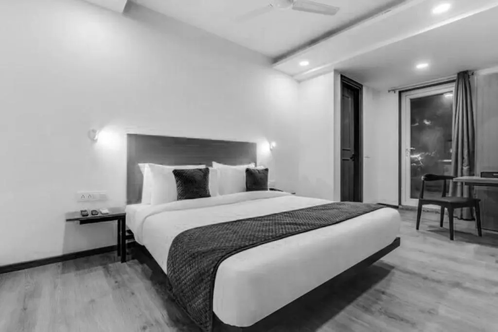 OYO Townhouse 493 Hotel Tel One Stay Near Omaxe Celebration Mall