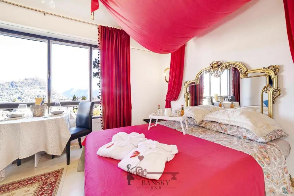 ROMANTIC LOFT with Outside Swimming Pool, 400m from Lugano Station