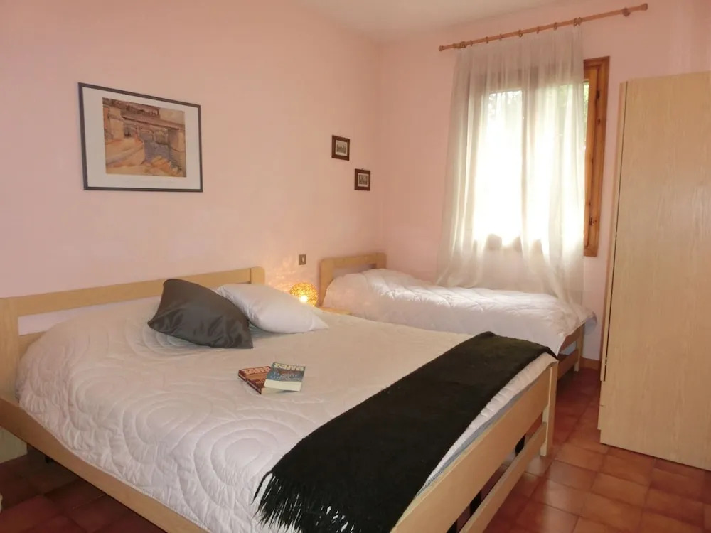 Cozy one bedroom apartment with pool and AC