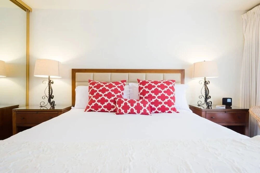 Romantic Napa Escape Prime Location King Bed, Private Patio & Pool