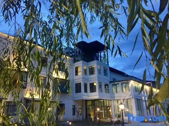 Bome Tibethostel Resort Hotel