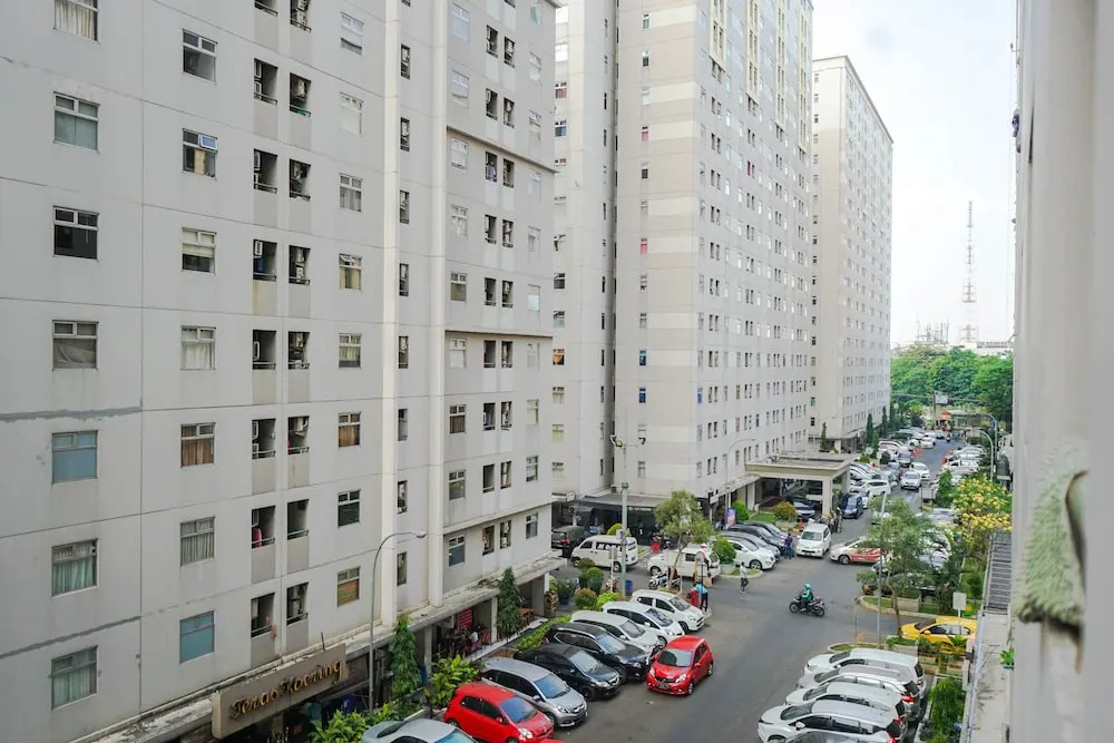 With Access To Shopping Center at Kalibata Apartment